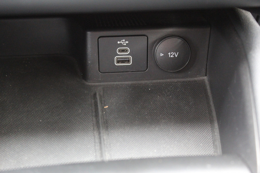 Ford Kuga 2.5 PHEV Titanium X , 225pk , 1500kg Trekgewicht Stoel, Stuur en Voorruit verwarming Climate Control, Cruise Control, Winter Pack, Camera