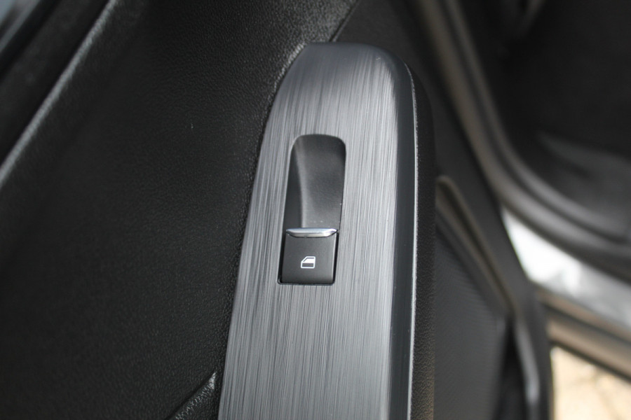 Ford Kuga 2.5 PHEV Titanium X , 225pk , 1500kg Trekgewicht Stoel, Stuur en Voorruit verwarming Climate Control, Cruise Control, Winter Pack, Camera