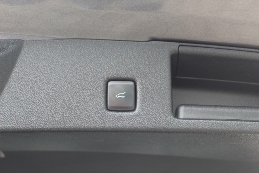 Ford Kuga 2.5 PHEV Titanium X , 225pk , 1500kg Trekgewicht Stoel, Stuur en Voorruit verwarming Climate Control, Cruise Control, Winter Pack, Camera