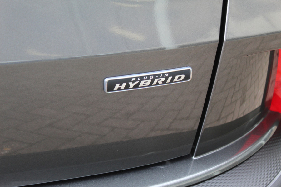 Ford Kuga 2.5 PHEV Titanium X , 225pk , 1500kg Trekgewicht Stoel, Stuur en Voorruit verwarming Climate Control, Cruise Control, Winter Pack, Camera