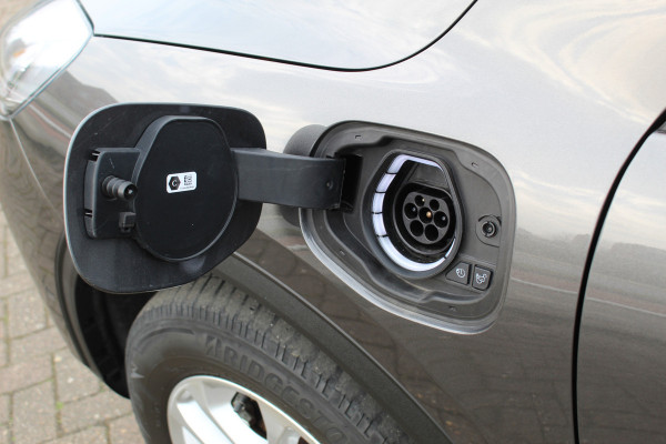 Ford Kuga 2.5 PHEV Titanium X , 225pk , 1500kg Trekgewicht Stoel, Stuur en Voorruit verwarming Climate Control, Cruise Control, Winter Pack, Camera