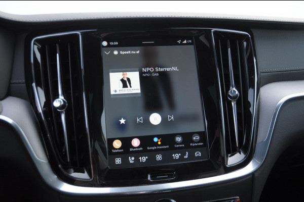 Volvo V60 T6 350PK Automaat AWD Ultra Dark / Long Range / 360 Camera / Harman Kardon audio / Head-up display / Panorama dak / Apple carplay / Android auto /