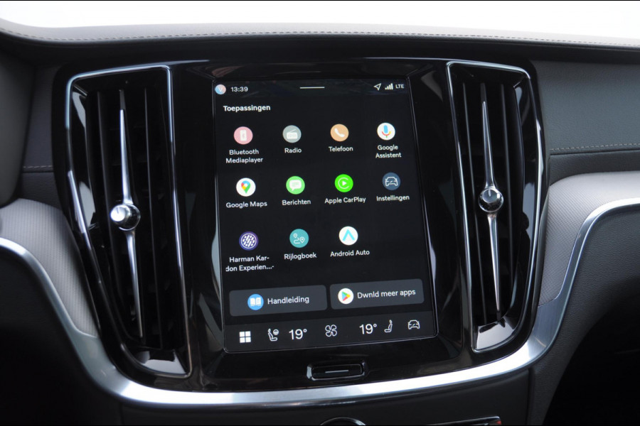 Volvo V60 T6 350PK Automaat AWD Ultra Dark / Long Range / 360 Camera / Harman Kardon audio / Head-up display / Panorama dak / Apple carplay / Android auto /