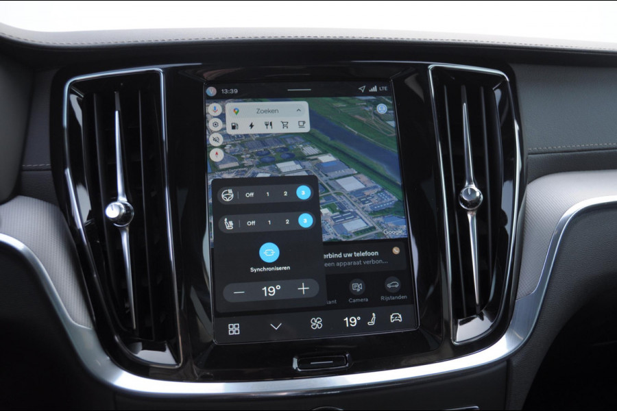 Volvo V60 T6 350PK Automaat AWD Ultra Dark / Long Range / 360 Camera / Harman Kardon audio / Head-up display / Panorama dak / Apple carplay / Android auto /