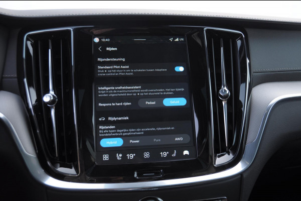 Volvo V60 T6 350PK Automaat AWD Ultra Dark / Long Range / 360 Camera / Harman Kardon audio / Head-up display / Panorama dak / Apple carplay / Android auto /