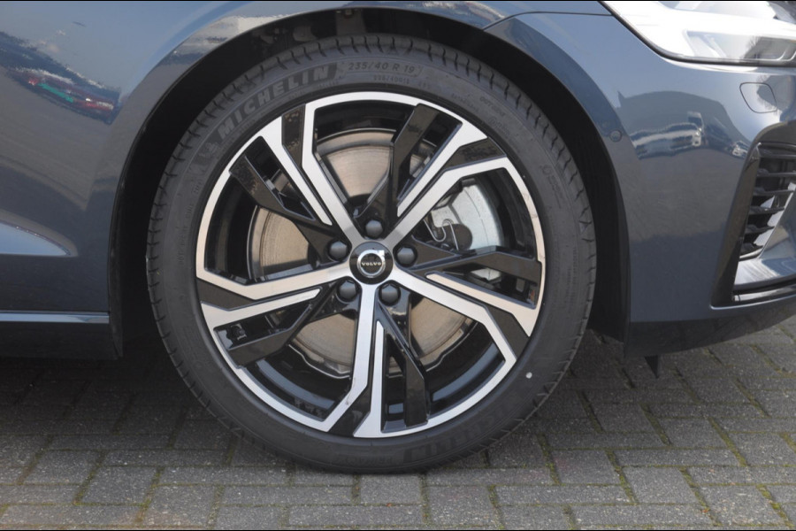 Volvo V60 T6 350PK Automaat AWD Ultra Dark / Long Range / 360 Camera / Harman Kardon audio / Head-up display / Panorama dak / Apple carplay / Android auto /
