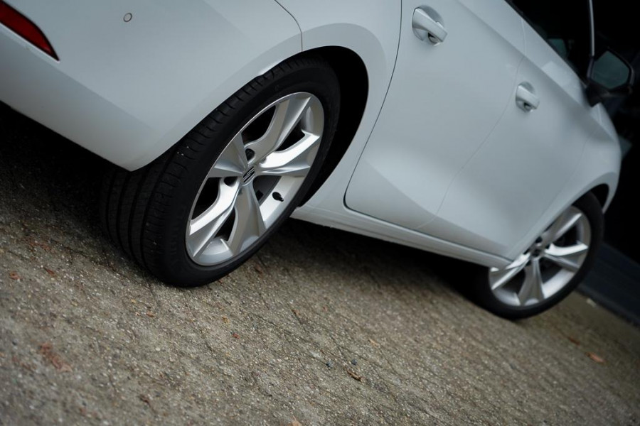 Seat Leon Sportstourer 1.5 eTSI FR / Aut / Clima / Carplay / Stoel&stuurverwarming / Incl BTW