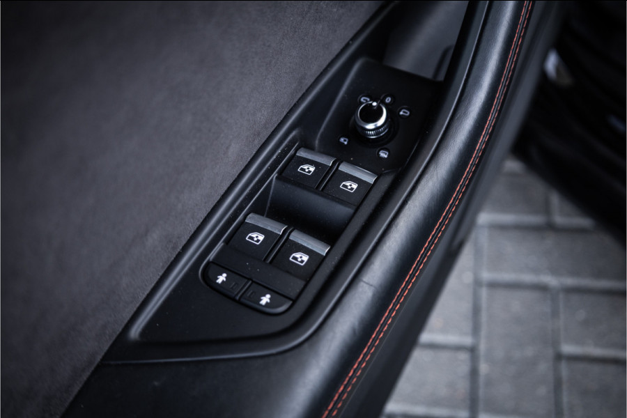 Audi RS4 Avant 2.9 TFSI quattro - Panorama | B&O | Massage | Sport Design Pakket