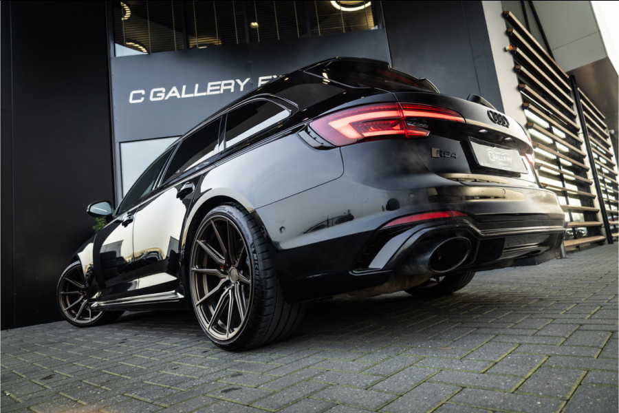 Audi RS4 Avant 2.9 TFSI quattro - Panorama | B&O | Massage | Sport Design Pakket