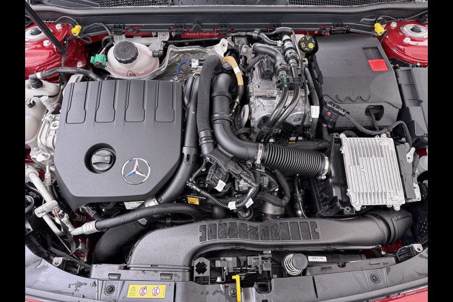 Mercedes-Benz CLA-Klasse 250 e AMG line | Pano HUD Memory Keyless