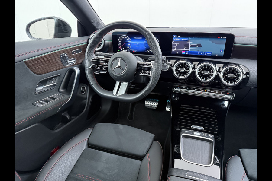 Mercedes-Benz CLA-Klasse 250 e AMG line | Pano HUD Memory Keyless