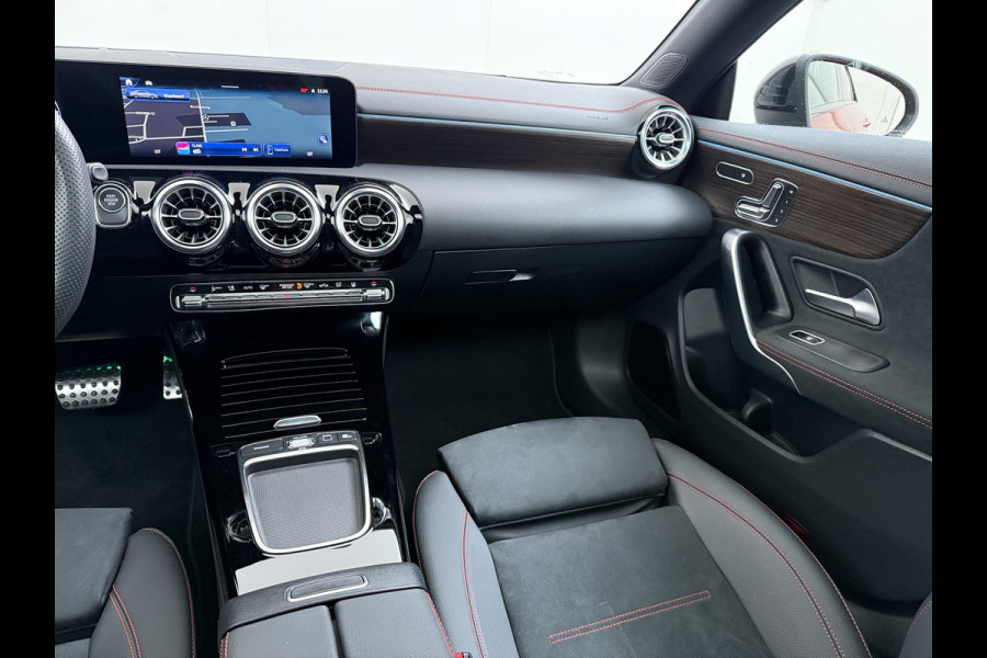 Mercedes-Benz CLA-Klasse 250 e AMG line | Pano HUD Memory Keyless