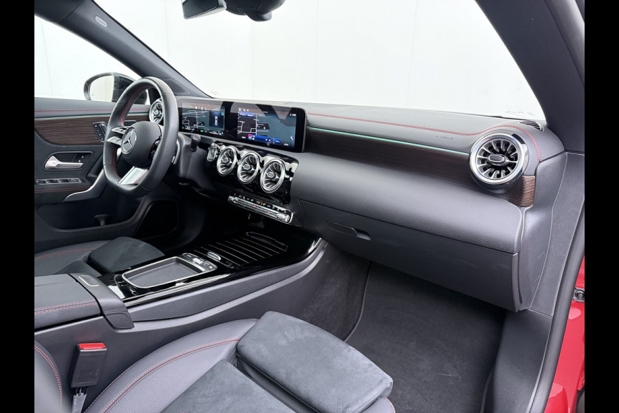 Mercedes-Benz CLA-Klasse 250 e AMG line | Pano HUD Memory Keyless