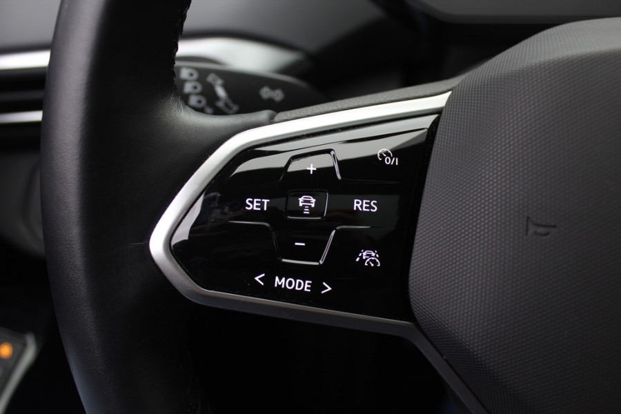 Volkswagen ID.4 Max 77 kWh / Full option! / SoH 86,1% / Trekhaak / Panoramadak / Camera / Head-up / Keyless / 21'' / ACC / Dodehoek / Elektr. stoelen / Massage / Navigatie / Stuurverwarming
