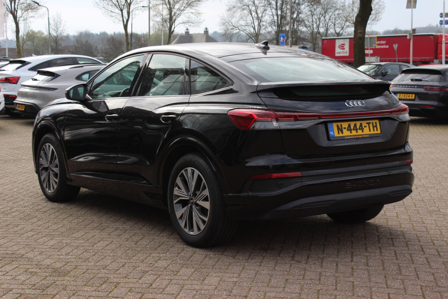 Audi Q4 Sportback e-tron 40 Advanced edition 77 kWh / SoH 90,3% / Warmtepomp / CarPlay / Matrix LED / Sportstoelen / 19'' / Virtual Cockpit / Parkeerhulp V+A / Intr.voorverwarming / Stoelverwarming / DAB / Cruise Control