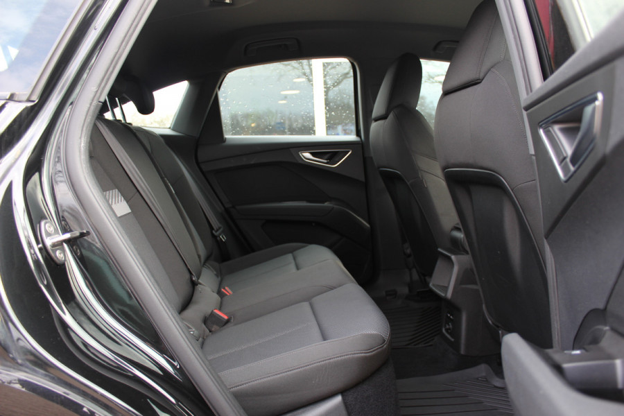 Audi Q4 Sportback e-tron 40 Advanced edition 77 kWh / SoH 90,3% / Warmtepomp / CarPlay / Matrix LED / Sportstoelen / 19'' / Virtual Cockpit / Parkeerhulp V+A / Intr.voorverwarming / Stoelverwarming / DAB / Cruise Control