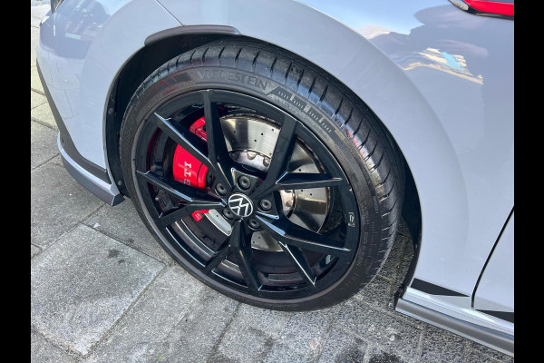 Volkswagen Golf 2.0 TSI GTI Clubsport Panorama Carplay LED