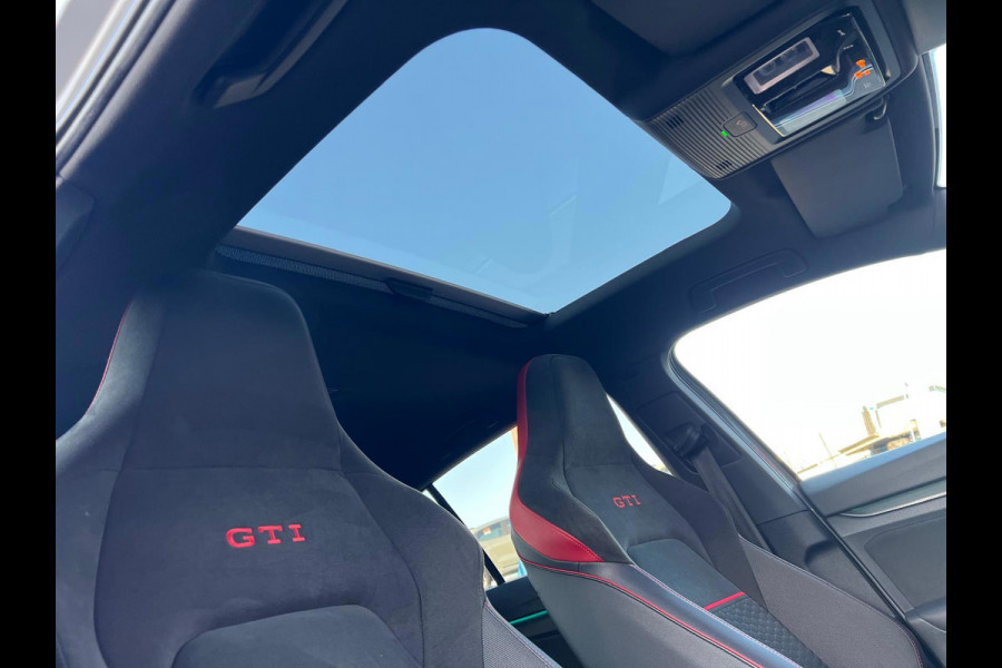 Volkswagen Golf 2.0 TSI GTI Clubsport Panorama Carplay LED