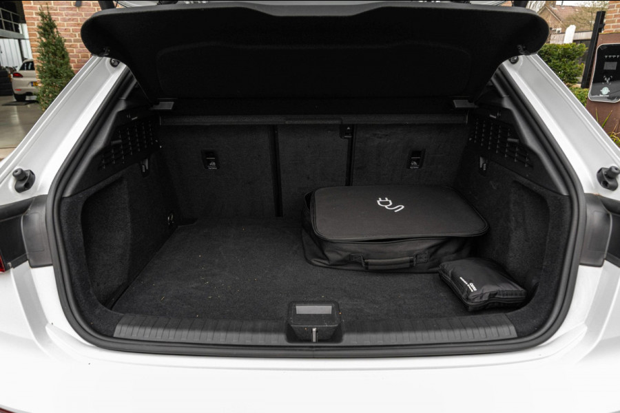 Audi A3 Sportback 45 TFSI e S Edition Competition 245 PK Matrix LED Adaptive Keyless B&O 18''