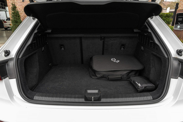 Audi A3 Sportback 45 TFSI e S Edition Competition 245 PK Matrix LED Adaptive Keyless B&O 18''