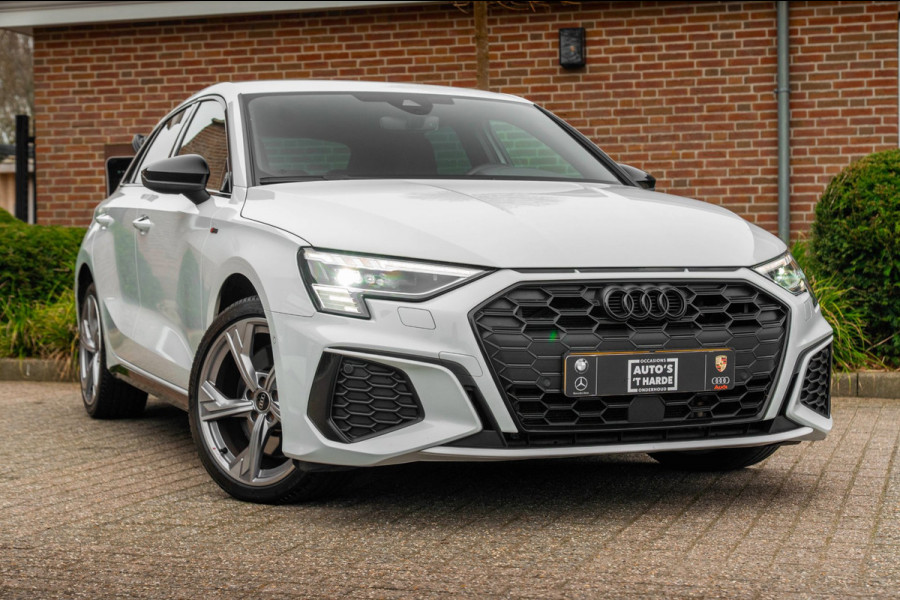 Audi A3 Sportback 45 TFSI e S Edition Competition 245 PK Matrix LED Adaptive Keyless B&O 18''