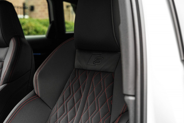 Audi A3 Sportback 45 TFSI e S Edition Competition 245 PK Matrix LED Adaptive Keyless B&O 18''