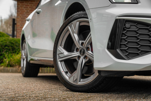 Audi A3 Sportback 45 TFSI e S Edition Competition 245 PK Matrix LED Adaptive Keyless B&O 18''