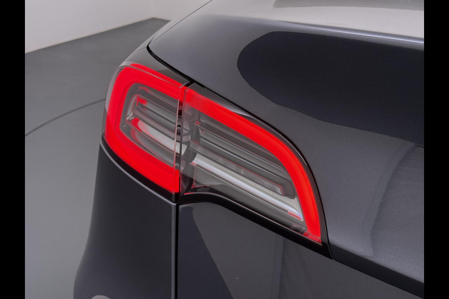 Tesla Model Y Long Range AWD 75 kWh VAN €38.900,- NU VOOR SLECHTS €35.877,- Uw LENTEVOORDEEL €3.023,- |SOH 96% | AFNEEMBARE TREKHAAK | STOEL- EN STUURVERWARMING | FABRIEKSGARANTIE |