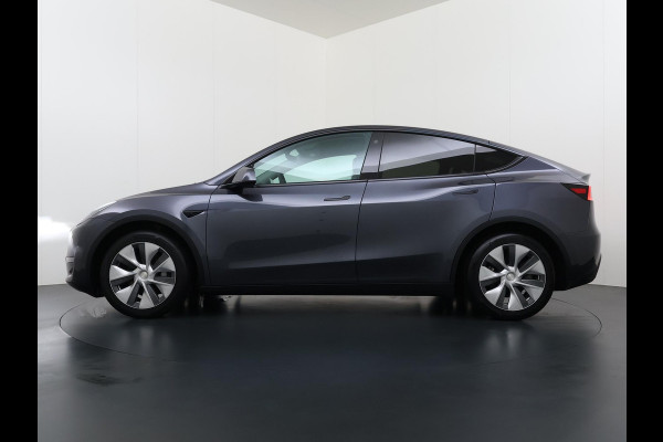 Tesla Model Y Long Range AWD 75 kWh VAN €38.900,- NU VOOR SLECHTS €35.877,- Uw LENTEVOORDEEL €3.023,- |SOH 96% | AFNEEMBARE TREKHAAK | STOEL- EN STUURVERWARMING | FABRIEKSGARANTIE |