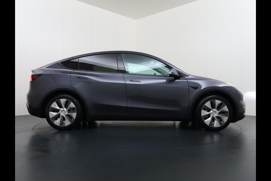 Tesla Model Y Long Range AWD 75 kWh VAN €38.900,- NU VOOR SLECHTS €35.877,- Uw LENTEVOORDEEL €3.023,- |SOH 96% | AFNEEMBARE TREKHAAK | STOEL- EN STUURVERWARMING | FABRIEKSGARANTIE |
