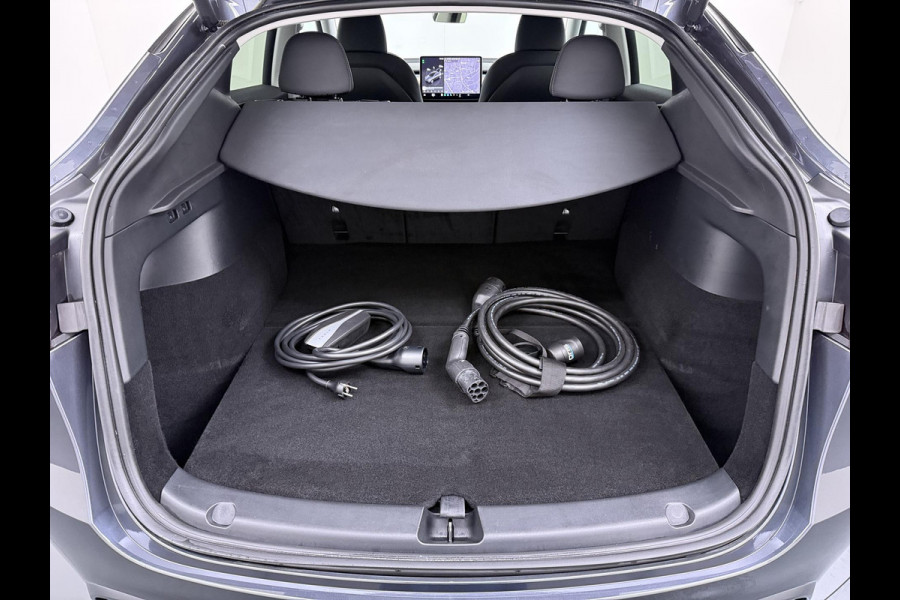 Tesla Model Y Long Range AWD 75 kWh VAN €38.900,- NU VOOR SLECHTS €35.877,- Uw LENTEVOORDEEL €3.023,- |SOH 96% | AFNEEMBARE TREKHAAK | STOEL- EN STUURVERWARMING | FABRIEKSGARANTIE |