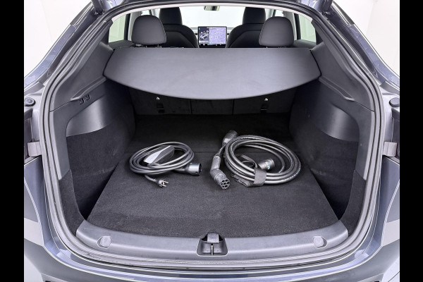 Tesla Model Y Long Range AWD 75 kWh VAN €38.900,- NU VOOR SLECHTS €35.877,- Uw LENTEVOORDEEL €3.023,- |SOH 96% | AFNEEMBARE TREKHAAK | STOEL- EN STUURVERWARMING | FABRIEKSGARANTIE |