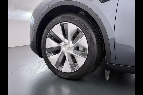 Tesla Model Y Long Range AWD 75 kWh VAN €38.900,- NU VOOR SLECHTS €35.877,- Uw LENTEVOORDEEL €3.023,- |SOH 96% | AFNEEMBARE TREKHAAK | STOEL- EN STUURVERWARMING | FABRIEKSGARANTIE |