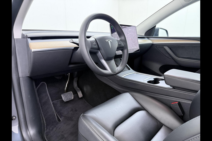 Tesla Model Y Long Range AWD 75 kWh VAN €38.900,- NU VOOR SLECHTS €35.877,- Uw LENTEVOORDEEL €3.023,- |SOH 96% | AFNEEMBARE TREKHAAK | STOEL- EN STUURVERWARMING | FABRIEKSGARANTIE |