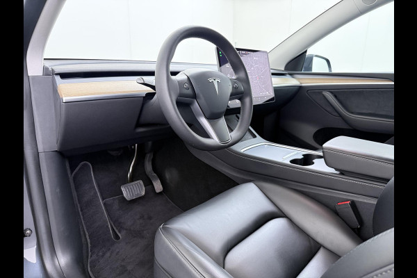 Tesla Model Y Long Range AWD 75 kWh VAN €38.900,- NU VOOR SLECHTS €35.877,- Uw LENTEVOORDEEL €3.023,- |SOH 96% | AFNEEMBARE TREKHAAK | STOEL- EN STUURVERWARMING | FABRIEKSGARANTIE |