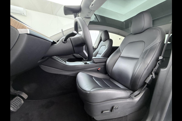 Tesla Model Y Long Range AWD 75 kWh VAN €38.900,- NU VOOR SLECHTS €35.877,- Uw LENTEVOORDEEL €3.023,- |SOH 96% | AFNEEMBARE TREKHAAK | STOEL- EN STUURVERWARMING | FABRIEKSGARANTIE |