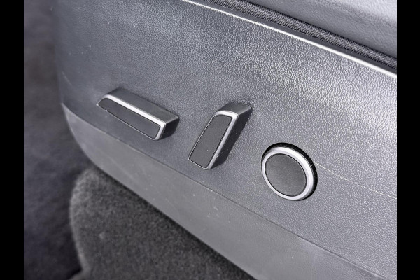 Tesla Model Y Long Range AWD 75 kWh VAN €38.900,- NU VOOR SLECHTS €35.877,- Uw LENTEVOORDEEL €3.023,- |SOH 96% | AFNEEMBARE TREKHAAK | STOEL- EN STUURVERWARMING | FABRIEKSGARANTIE |