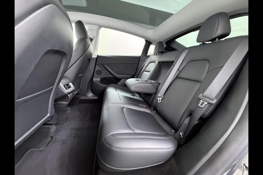 Tesla Model Y Long Range AWD 75 kWh VAN €38.900,- NU VOOR SLECHTS €35.877,- Uw LENTEVOORDEEL €3.023,- |SOH 96% | AFNEEMBARE TREKHAAK | STOEL- EN STUURVERWARMING | FABRIEKSGARANTIE |