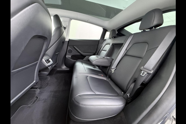 Tesla Model Y Long Range AWD 75 kWh VAN €38.900,- NU VOOR SLECHTS €35.877,- Uw LENTEVOORDEEL €3.023,- |SOH 96% | AFNEEMBARE TREKHAAK | STOEL- EN STUURVERWARMING | FABRIEKSGARANTIE |