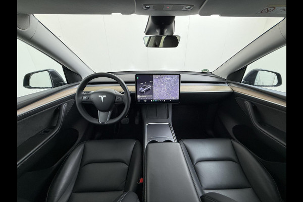 Tesla Model Y Long Range AWD 75 kWh VAN €38.900,- NU VOOR SLECHTS €35.877,- Uw LENTEVOORDEEL €3.023,- |SOH 96% | AFNEEMBARE TREKHAAK | STOEL- EN STUURVERWARMING | FABRIEKSGARANTIE |