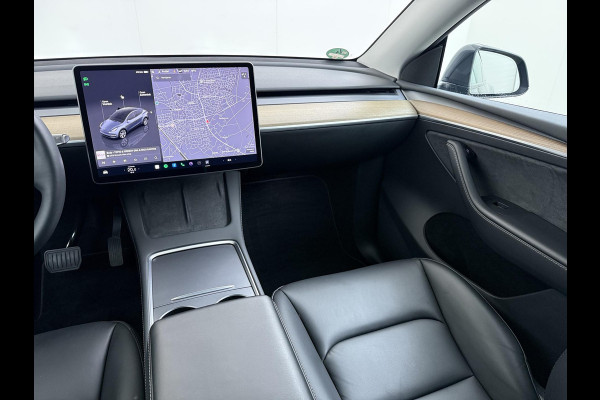 Tesla Model Y Long Range AWD 75 kWh VAN €38.900,- NU VOOR SLECHTS €35.877,- Uw LENTEVOORDEEL €3.023,- |SOH 96% | AFNEEMBARE TREKHAAK | STOEL- EN STUURVERWARMING | FABRIEKSGARANTIE |