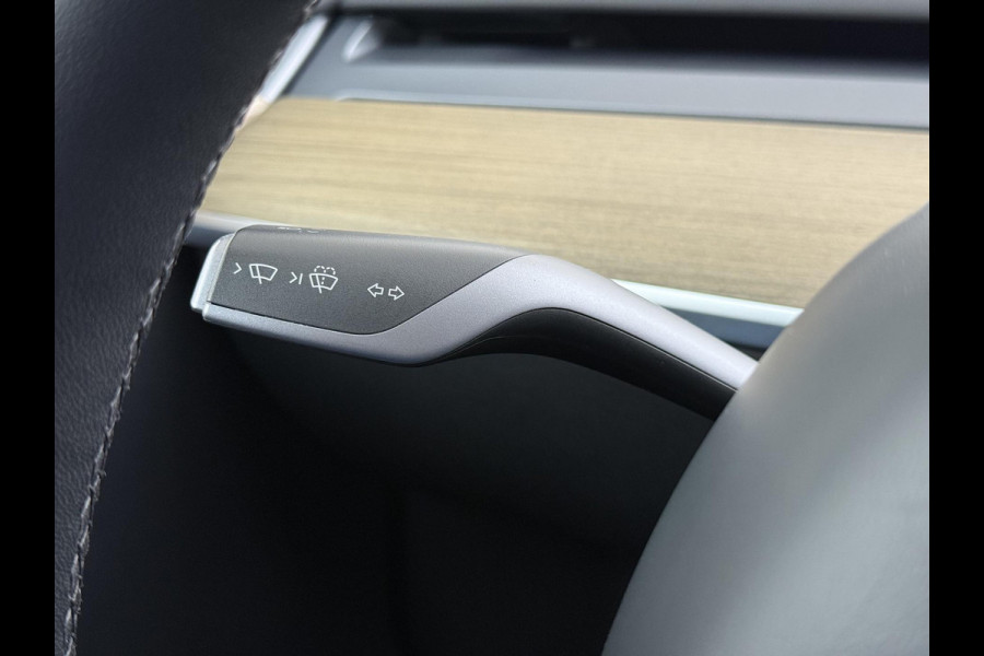 Tesla Model Y Long Range AWD 75 kWh VAN €38.900,- NU VOOR SLECHTS €35.877,- Uw LENTEVOORDEEL €3.023,- |SOH 96% | AFNEEMBARE TREKHAAK | STOEL- EN STUURVERWARMING | FABRIEKSGARANTIE |