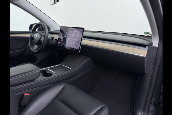 Tesla Model Y Long Range AWD 75 kWh VAN €38.900,- NU VOOR SLECHTS €35.877,- Uw LENTEVOORDEEL €3.023,- |SOH 96% | AFNEEMBARE TREKHAAK | STOEL- EN STUURVERWARMING | FABRIEKSGARANTIE |