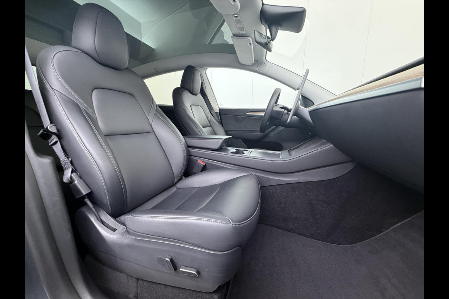 Tesla Model Y Long Range AWD 75 kWh VAN €38.900,- NU VOOR SLECHTS €35.877,- Uw LENTEVOORDEEL €3.023,- |SOH 96% | AFNEEMBARE TREKHAAK | STOEL- EN STUURVERWARMING | FABRIEKSGARANTIE |