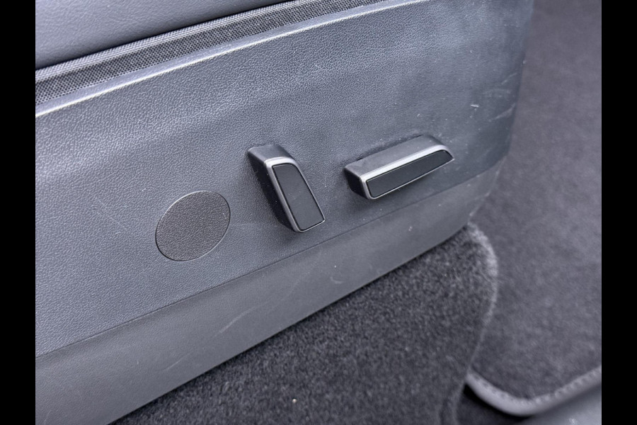 Tesla Model Y Long Range AWD 75 kWh VAN €38.900,- NU VOOR SLECHTS €35.877,- Uw LENTEVOORDEEL €3.023,- |SOH 96% | AFNEEMBARE TREKHAAK | STOEL- EN STUURVERWARMING | FABRIEKSGARANTIE |