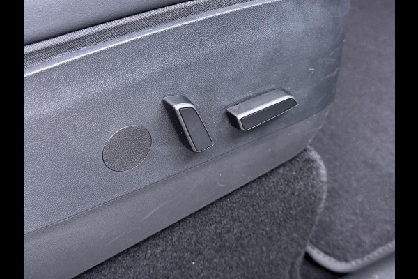 Tesla Model Y Long Range AWD 75 kWh VAN €38.900,- NU VOOR SLECHTS €35.877,- Uw LENTEVOORDEEL €3.023,- |SOH 96% | AFNEEMBARE TREKHAAK | STOEL- EN STUURVERWARMING | FABRIEKSGARANTIE |