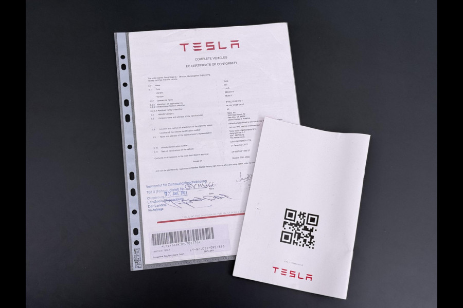 Tesla Model Y Long Range AWD 75 kWh VAN €38.900,- NU VOOR SLECHTS €35.877,- Uw LENTEVOORDEEL €3.023,- |SOH 96% | AFNEEMBARE TREKHAAK | STOEL- EN STUURVERWARMING | FABRIEKSGARANTIE |