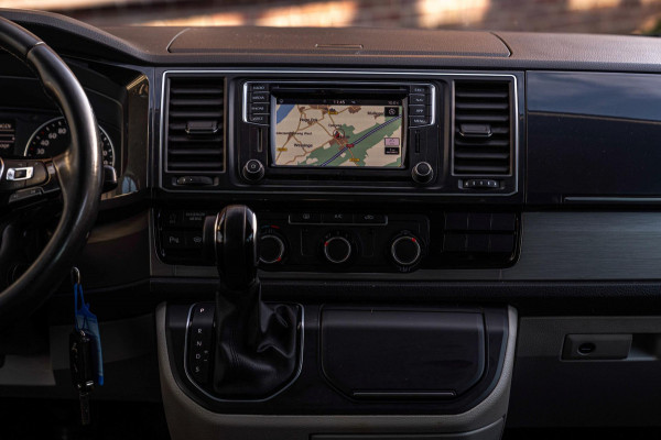 Volkswagen Transporter 2.0 TDI L2H1 DC Highline 1e Eig Adaptive Cruise Trekhaak Leder LED 19''