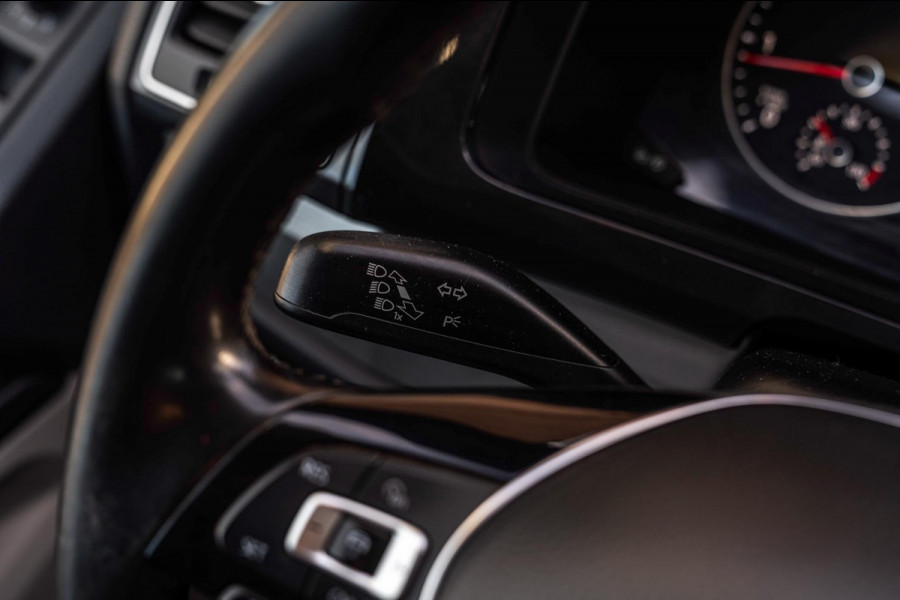 Volkswagen Transporter 2.0 TDI L2H1 DC Highline 1e Eig Adaptive Cruise Trekhaak Leder LED 19''