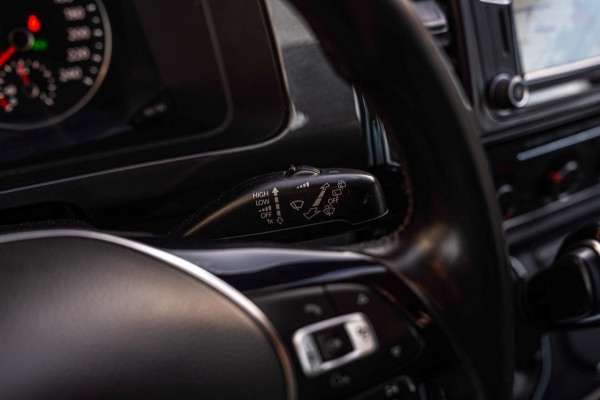 Volkswagen Transporter 2.0 TDI L2H1 DC Highline 1e Eig Adaptive Cruise Trekhaak Leder LED 19''